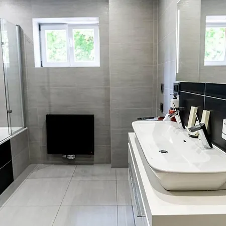 Apartman Corso Znojmo 즈노이모